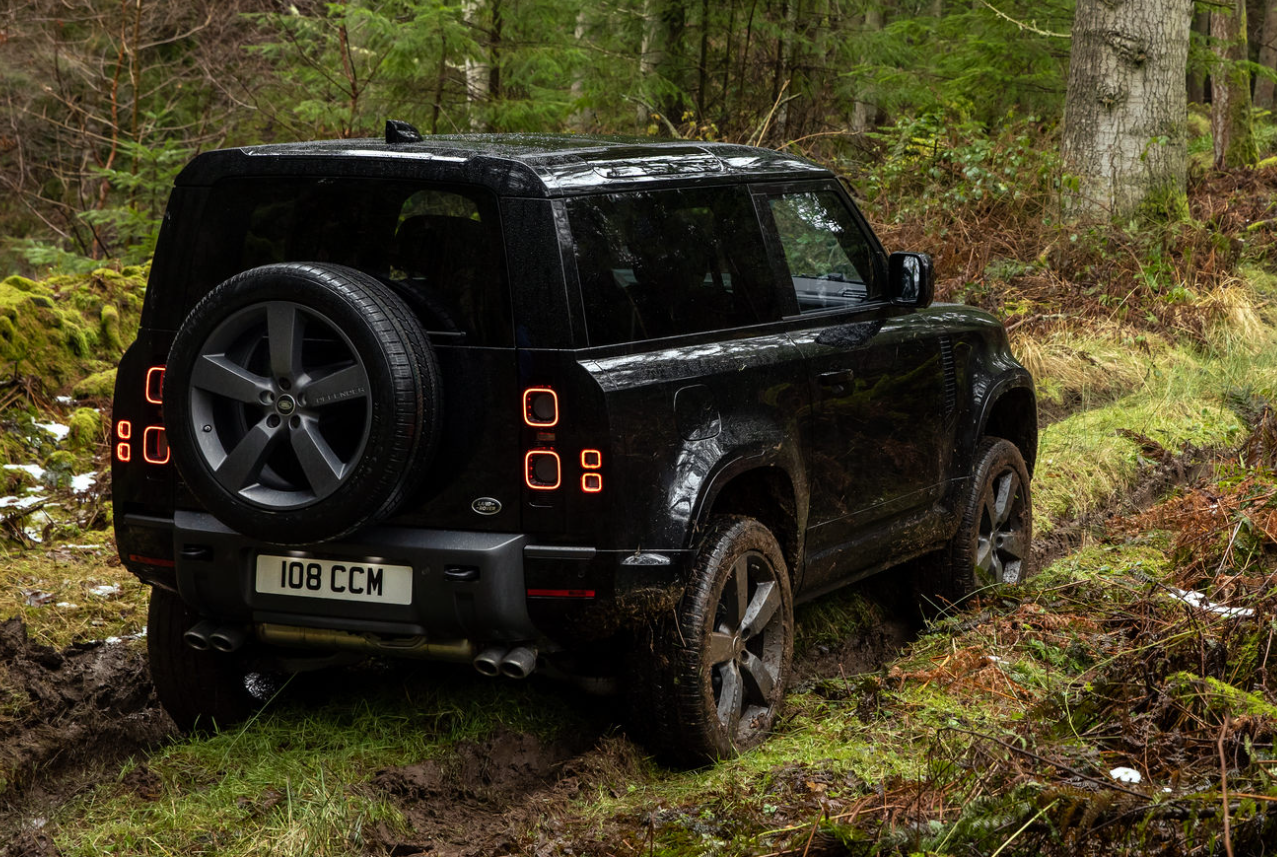 Land Rover Defender V8 2024: Price, Colors, and Specs