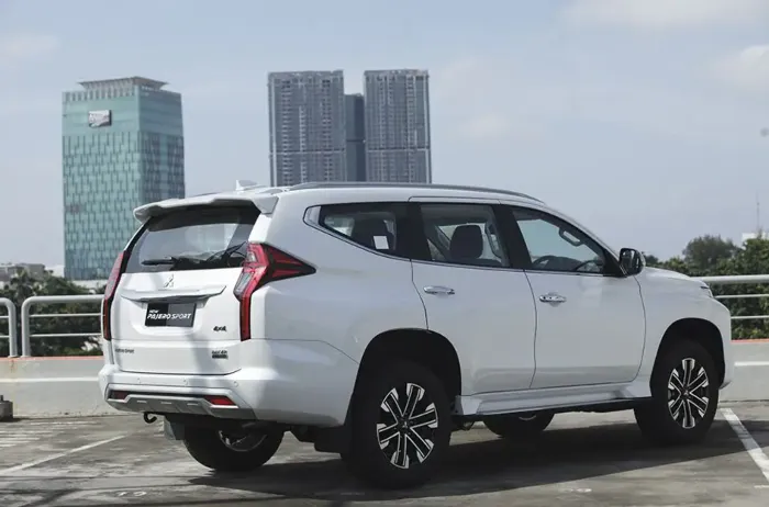 Next-Gen Mitsubishi Pajero 2025: Redesign, Hybrid, and Colors