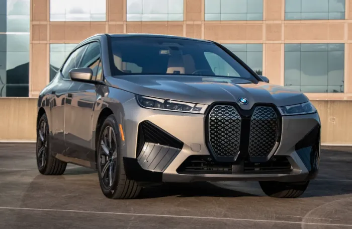 BMW iX 2025: Cost, Changes, and Colors