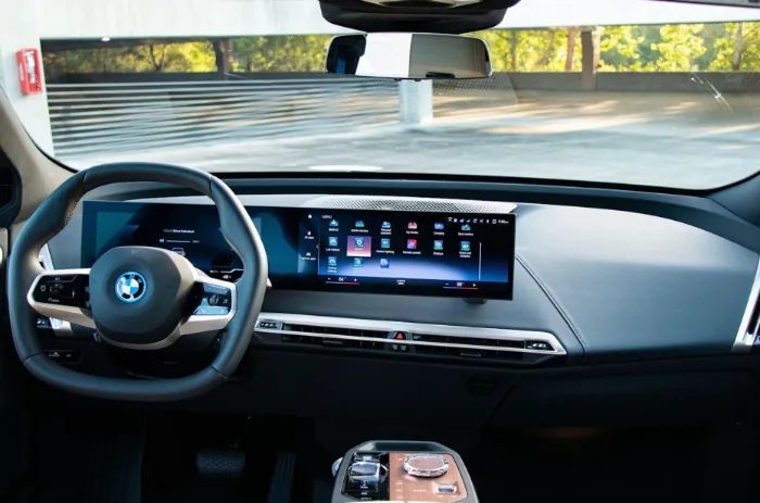 BMW iX 2025: Cost, Changes, and Colors