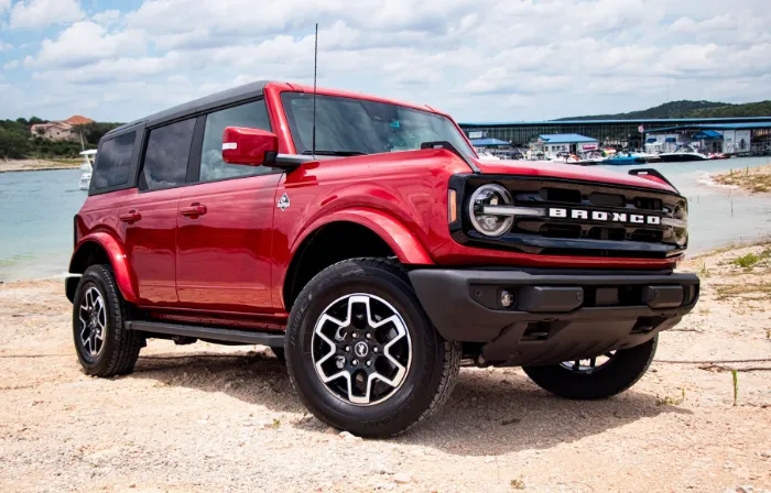 Ford Bronco 2025: Changes, Interior, and Hybrid